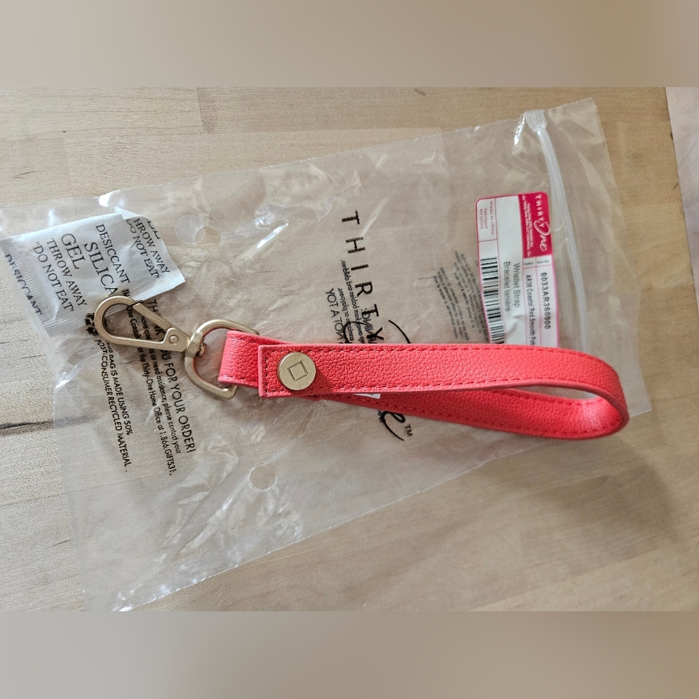 Thirty-One Coastal‎ Red Smooth Pebble Wristlet Strap